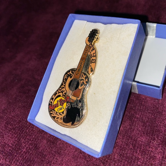 Hard Rock Hotel Niagra Falls Gold Guitar Collectible Pin Souvenir [NEW] - Picture 3 of 5
